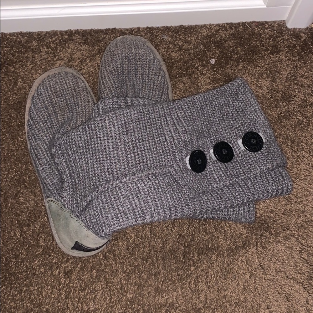 Grey Knit Uggs - image 3